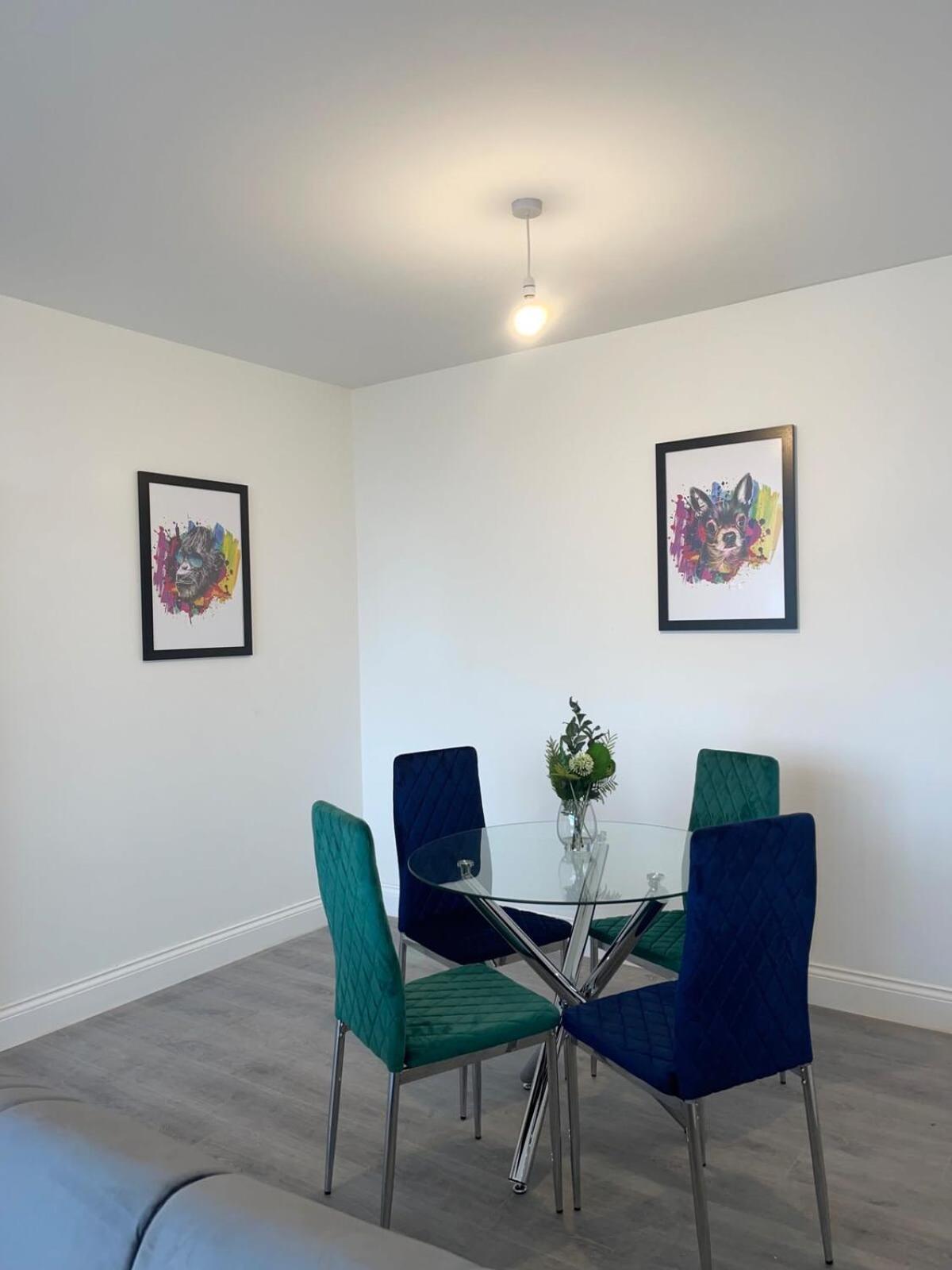 2 Bedroom Apartment - Flitwick - Contractor Friendly - Tourist Ready - Full Kitchen - Wifi - Smart Tv - Sofa Bed - Free Parking - Ideal For Short Or Long Stays Exterior foto