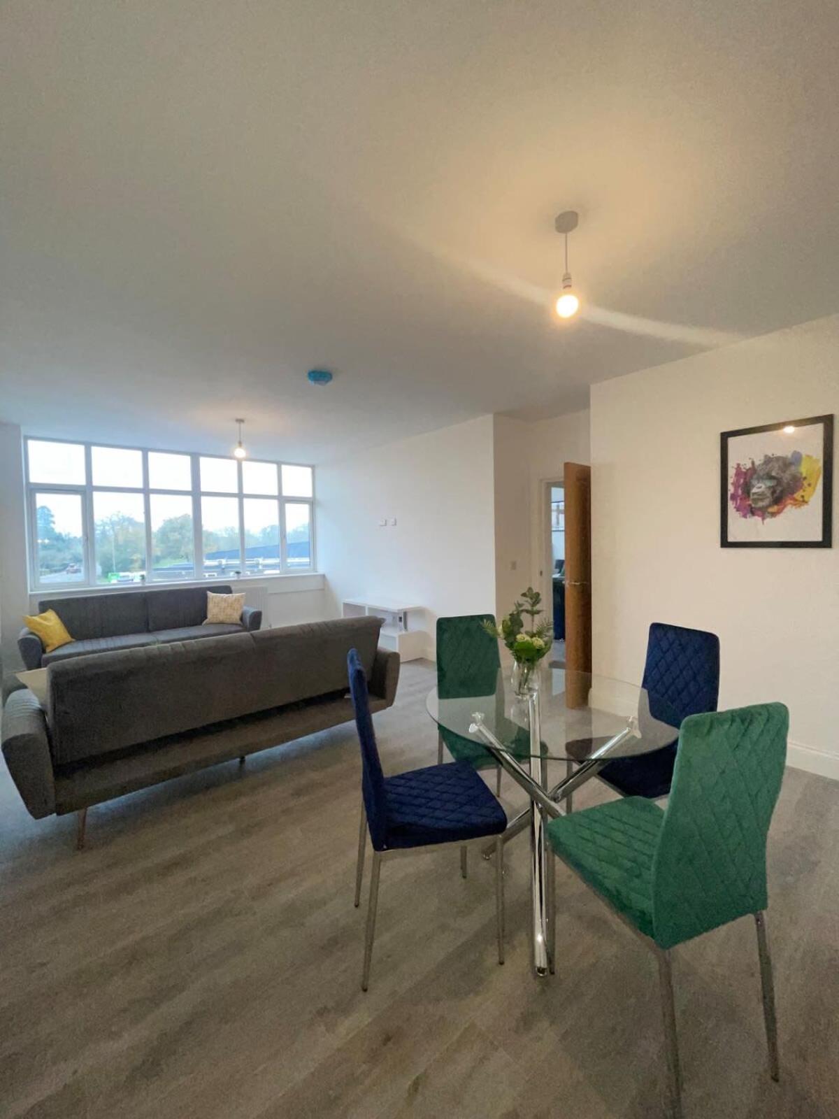 2 Bedroom Apartment - Flitwick - Contractor Friendly - Tourist Ready - Full Kitchen - Wifi - Smart Tv - Sofa Bed - Free Parking - Ideal For Short Or Long Stays Exterior foto