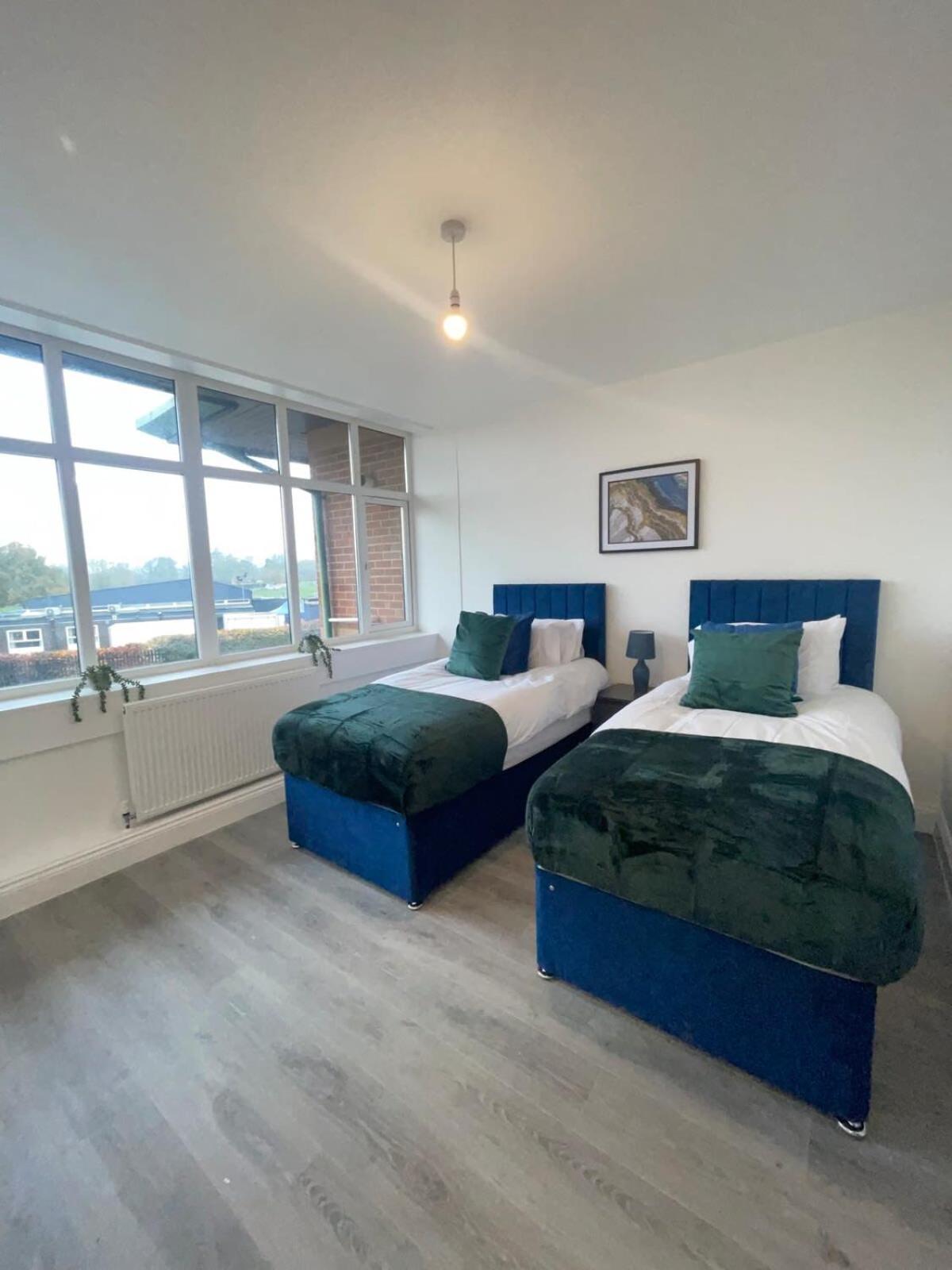 2 Bedroom Apartment - Flitwick - Contractor Friendly - Tourist Ready - Full Kitchen - Wifi - Smart Tv - Sofa Bed - Free Parking - Ideal For Short Or Long Stays Exterior foto